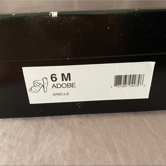 BCBG Paris Arielle Platform Pumps - Picture 3 of 5